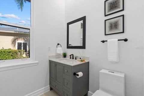 House in Sarasota, Florida 4 bedrooms, 465.63 sq.m. № 2201945 - photo 23