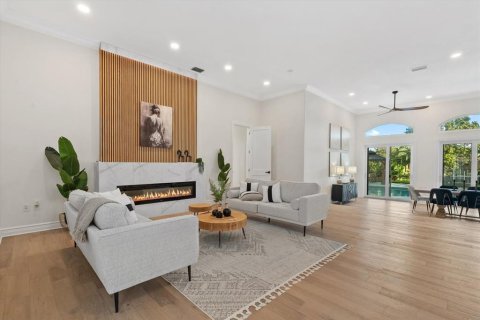 House in Sarasota, Florida 4 bedrooms, 465.63 sq.m. № 2201945 - photo 6