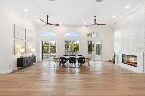 House in Sarasota, Florida 4 bedrooms, 465.63 sq.m. № 2201945 - photo 10