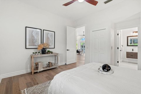 House in Sarasota, Florida 4 bedrooms, 465.63 sq.m. № 2201945 - photo 25