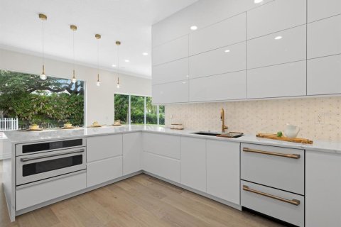 House in Sarasota, Florida 4 bedrooms, 465.63 sq.m. № 2201945 - photo 17