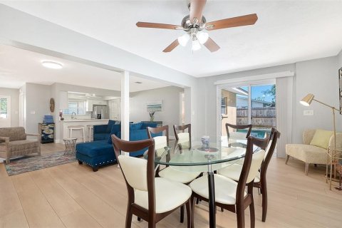 Casa en venta en Sarasota, Florida, 4 dormitorios, 167.13 m2 № 2200464 - foto 9