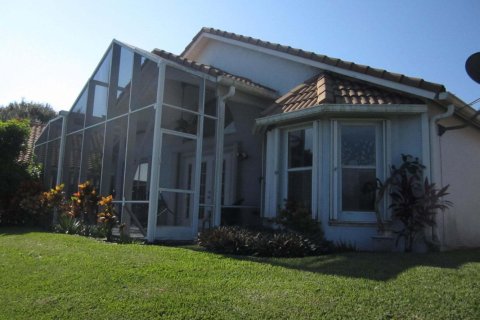 House in Wellington, Florida 3 bedrooms, 140.38 sq.m. № 1100022 - photo 1