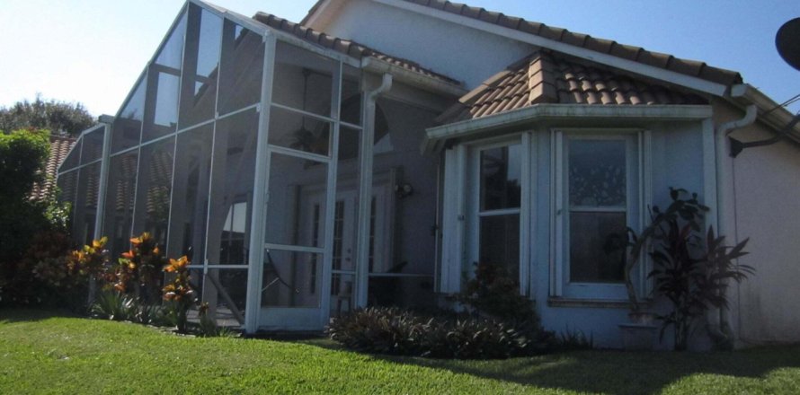 House in Wellington, Florida 3 bedrooms, 140.38 sq.m. № 1100022