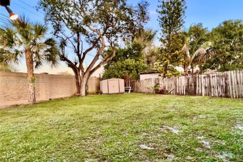 House in Miramar, Florida 3 bedrooms, 95.6 sq.m. № 1976734 - photo 15