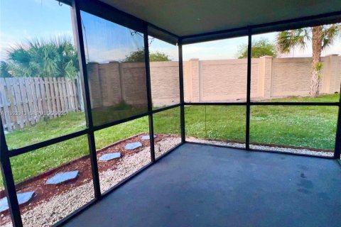 House in Miramar, Florida 3 bedrooms, 95.6 sq.m. № 1976734 - photo 14