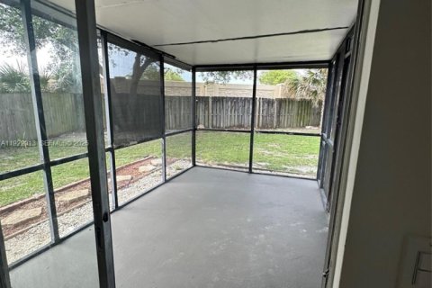 Villa ou maison à louer à Miramar, Floride: 3 chambres, 95.6 m2 № 1976734 - photo 8