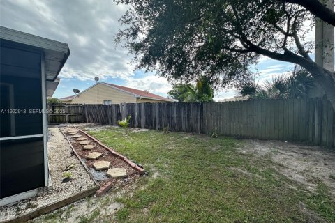 Villa ou maison à louer à Miramar, Floride: 3 chambres, 95.6 m2 № 1976734 - photo 9