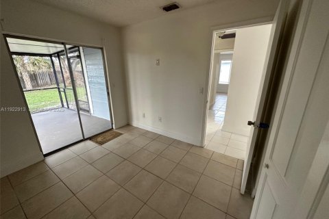 Villa ou maison à louer à Miramar, Floride: 3 chambres, 95.6 m2 № 1976734 - photo 7