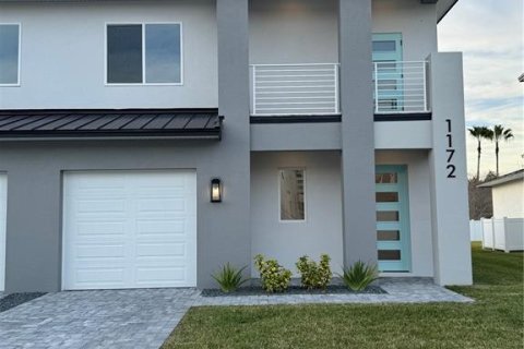 House in Lakeland, Florida 3 bedrooms, 186.55 sq.m. № 2299685