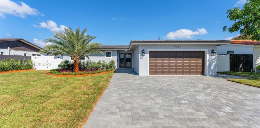House in Miami, Florida 4 bedrooms, 143.63 sq.m. № 2031021