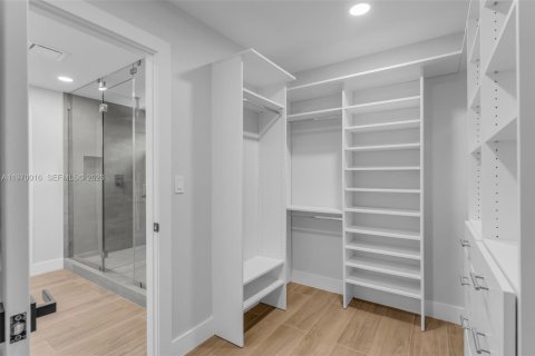 House in Miami, Florida 4 bedrooms, 143.63 sq.m. № 2031021 - photo 28