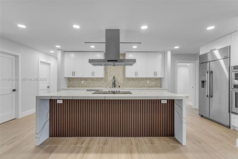 House in Miami, Florida 4 bedrooms, 143.63 sq.m. № 2031021 - photo 7