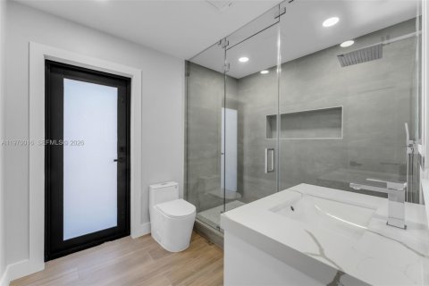 House in Miami, Florida 4 bedrooms, 143.63 sq.m. № 2031021 - photo 30