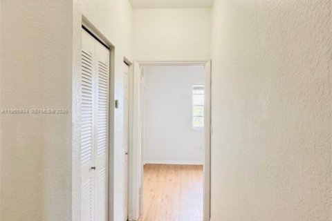 Copropriété à vendre à Doral, Floride: 2 chambres, 106.84 m2 № 2024461 - photo 8