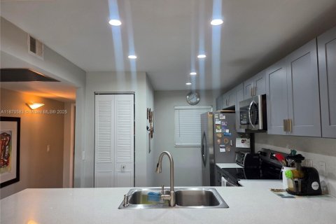 Copropriété à louer à Davie, Floride: 2 chambres, 102.19 m2 № 1928325 - photo 9