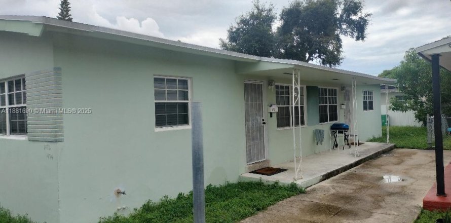 Propiedad comercial en Miami, Florida 132.85 m2 № 1977725