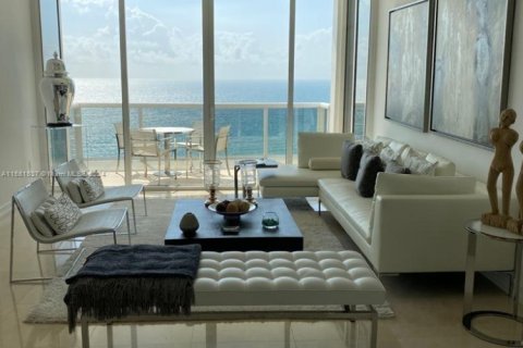 Condominio en Sunny Isles Beach, Florida, 2 dormitorios  № 2016142
