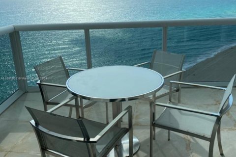 Condominio en alquiler en Sunny Isles Beach, Florida, 2 dormitorios, 129.04 m2 № 2016142 - foto 3