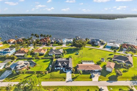 Дом в Порт-Шарлотт, Флорида 3 комнаты, 232.35м2 № 2427025