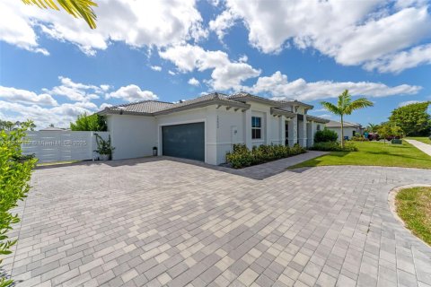 House in Homestead, Florida 4 bedrooms, 246.56 sq.m. № 1953725 - photo 4