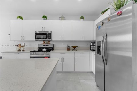 House in Homestead, Florida 4 bedrooms, 246.56 sq.m. № 1953725 - photo 11