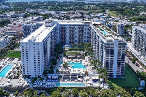 Condo in Miami Beach, Florida, 3 bedrooms № 2081348
