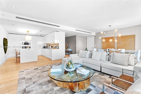 Condo in Miami Beach, Florida, 3 bedrooms № 2081348 - photo 3