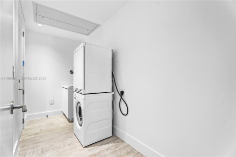Condo in Miami Beach, Florida, 3 bedrooms № 2081348 - photo 20