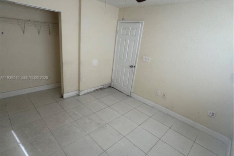House in Miramar, Florida 3 bedrooms, 110.09 sq.m. № 1997382 - photo 18