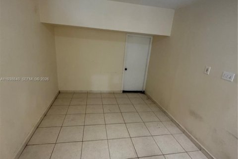 House in Miramar, Florida 3 bedrooms, 110.09 sq.m. № 1997382 - photo 6