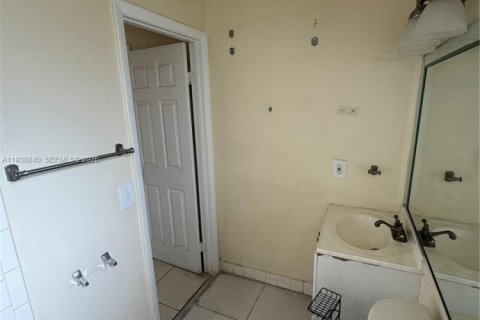 House in Miramar, Florida 3 bedrooms, 110.09 sq.m. № 1997382 - photo 20