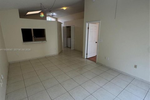 House in Miramar, Florida 3 bedrooms, 110.09 sq.m. № 1997382 - photo 10