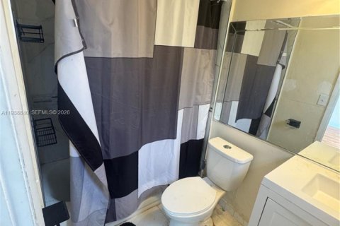 House in Miramar, Florida 3 bedrooms, 110.09 sq.m. № 1997382 - photo 14