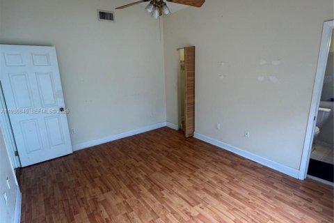 House in Miramar, Florida 3 bedrooms, 110.09 sq.m. № 1997382 - photo 12