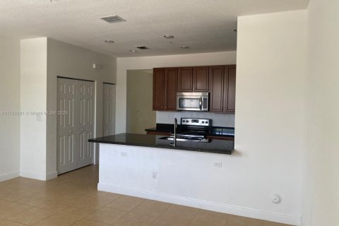 Townhouse in Pembroke Pines, Florida 2 bedrooms, 154.22 sq.m. № 1752623 - photo 3