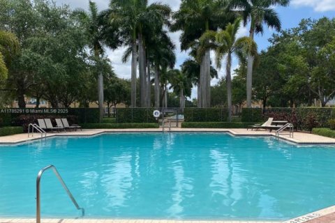 Townhouse in Pembroke Pines, Florida 2 bedrooms, 154.22 sq.m. № 1752623 - photo 27