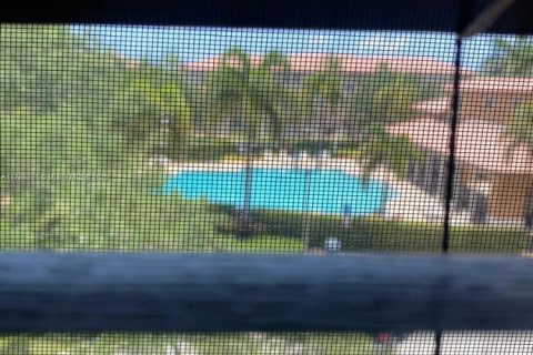 Townhouse in Pembroke Pines, Florida 2 bedrooms, 154.22 sq.m. № 1752623 - photo 24