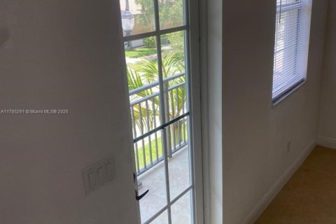 Townhouse in Pembroke Pines, Florida 2 bedrooms, 154.22 sq.m. № 1752623 - photo 17