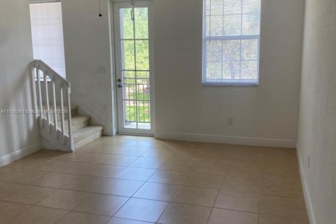 Townhouse in Pembroke Pines, Florida 2 bedrooms, 154.22 sq.m. № 1752623 - photo 9