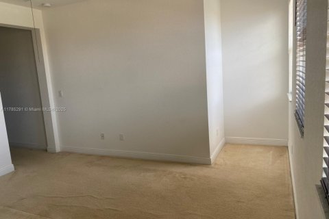 Townhouse in Pembroke Pines, Florida 2 bedrooms, 154.22 sq.m. № 1752623 - photo 13