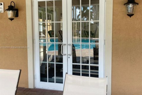 Townhouse in Pembroke Pines, Florida 2 bedrooms, 154.22 sq.m. № 1752623 - photo 29