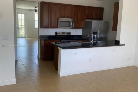 Townhouse in Pembroke Pines, Florida 2 bedrooms, 154.22 sq.m. № 1752623 - photo 5
