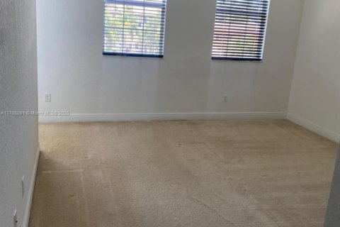 Townhouse in Pembroke Pines, Florida 2 bedrooms, 154.22 sq.m. № 1752623 - photo 11