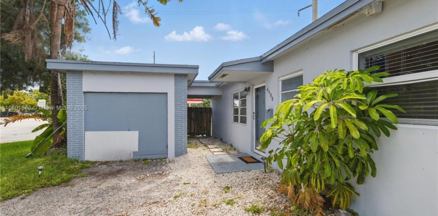 Casa en Hollywood, Florida 3 dormitorios, 108.51 m2 № 1727455