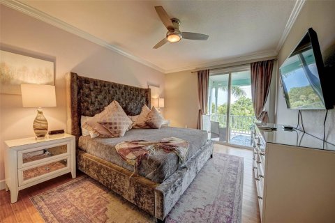 House in Four Corners, Florida 5 bedrooms, 333.52 sq.m. № 1914685 - photo 29