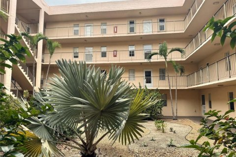 Condominio en venta en Lauderdale Lakes, Florida, 1 dormitorio, 69.49 m2 № 2084480 - foto 24