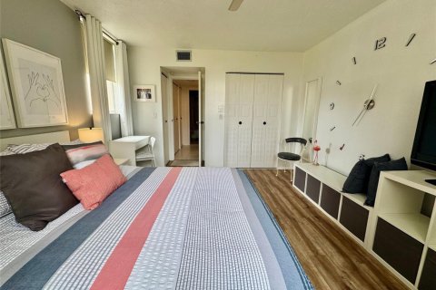 Condominio en venta en Lauderdale Lakes, Florida, 1 dormitorio, 69.49 m2 № 2084480 - foto 16