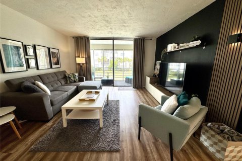 Condominio en venta en Lauderdale Lakes, Florida, 1 dormitorio, 69.49 m2 № 2084480 - foto 2