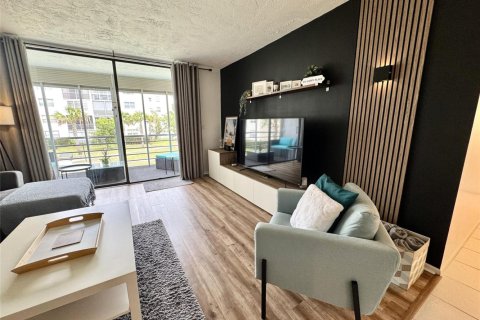 Condominio en venta en Lauderdale Lakes, Florida, 1 dormitorio, 69.49 m2 № 2084480 - foto 3